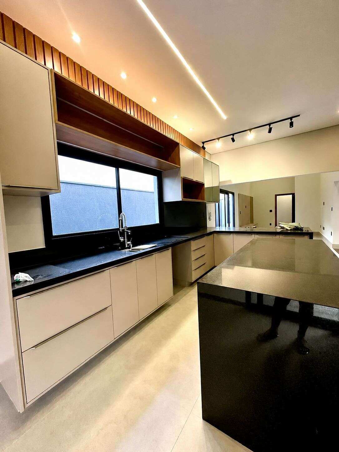  - Casa à venda em Franca, Jardim Piratininga II, com 3 quartos, 220m²