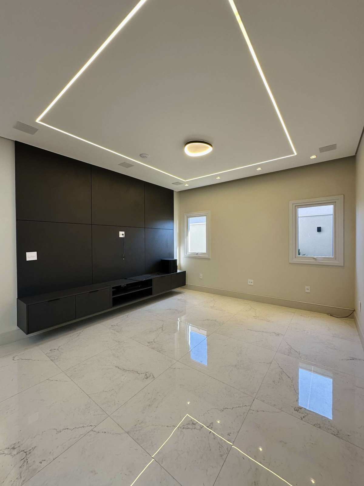 Casa de condomínio à venda com 4 quartos, 293m² - Distrito Industrial,Franca