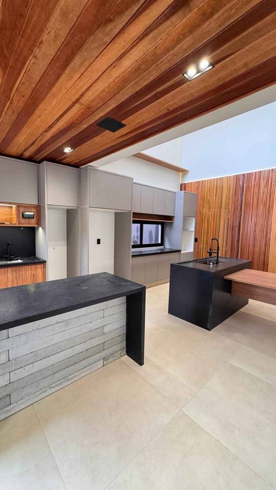  - Casa de condomínio à venda, no Villa Di Capri,  em Franca, Núcleo Agrícola Alpha, com 3 quartos, 245m²