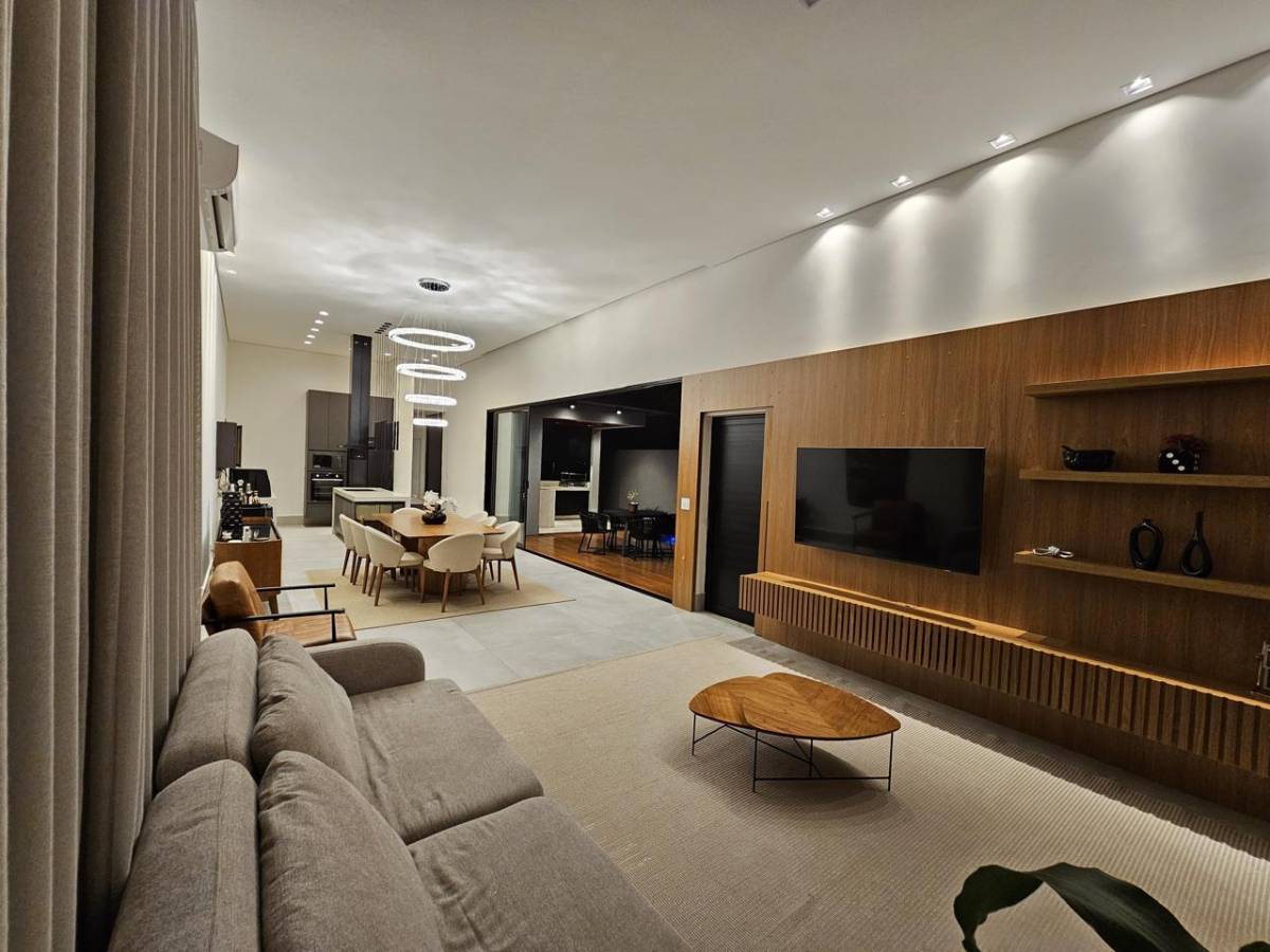  - Casa de condomínio à venda, no Villa Di Capri,  em Franca, Núcleo Agrícola Alpha, com 3 quartos, 220m²