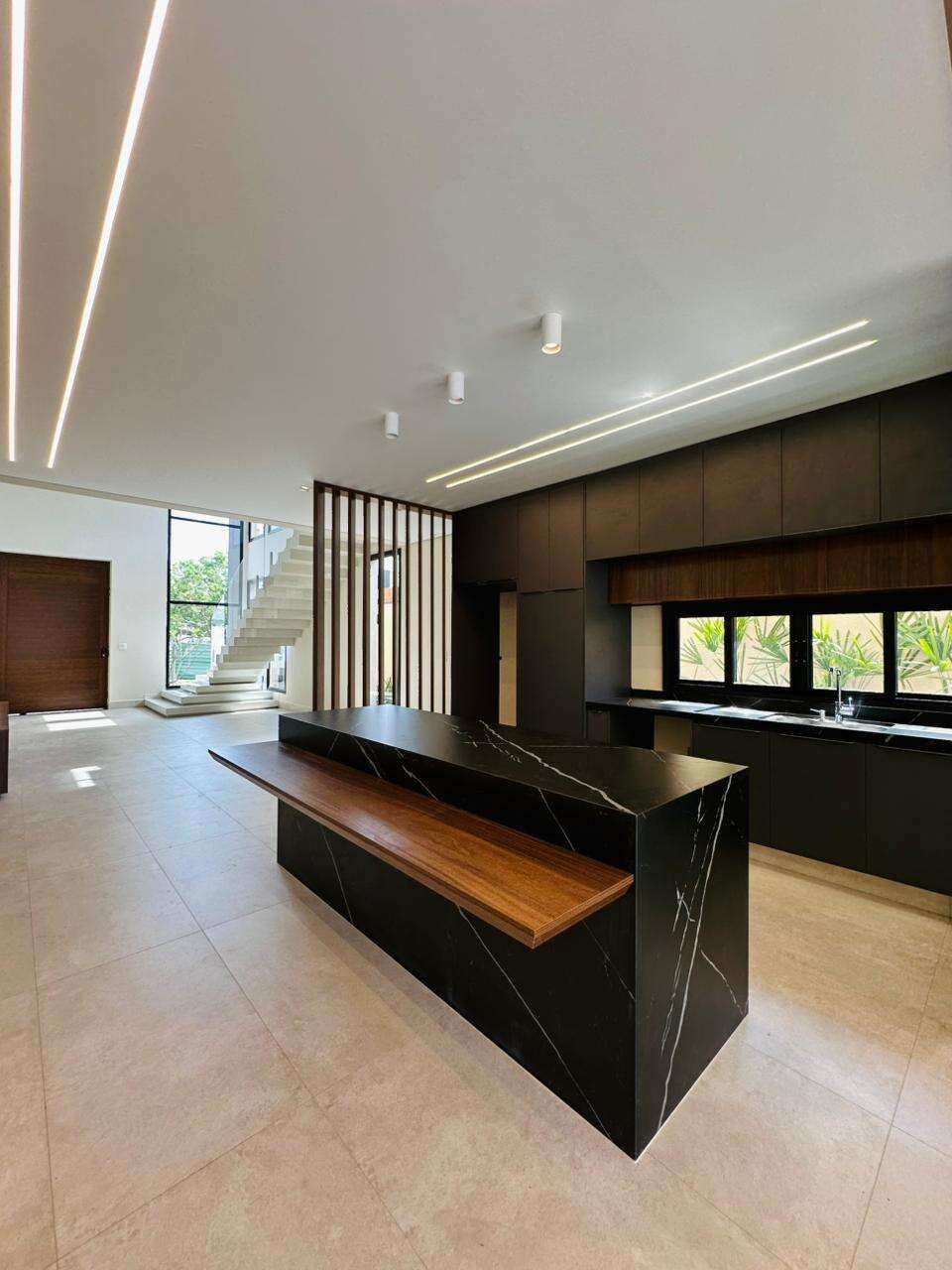  - Casa de condomínio à venda, no Villa Di Capri,  em Franca, Núcleo Agrícola Alpha, com 4 quartos, 304m²