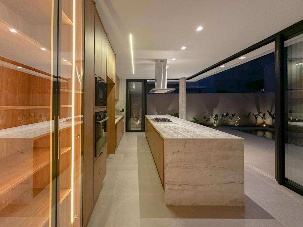 Casa de condomínio à venda com 4 quartos, 317m² - Parque Universitário,Franca