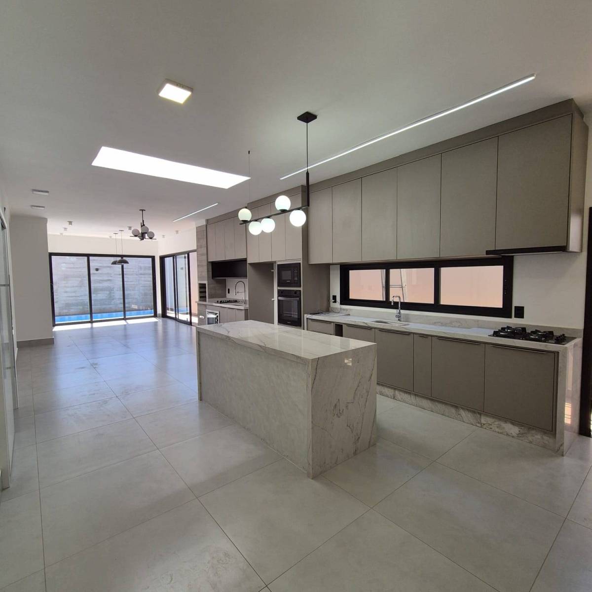 Casa à venda com 3 quartos, 217m² - Parque Universitário,Franca 