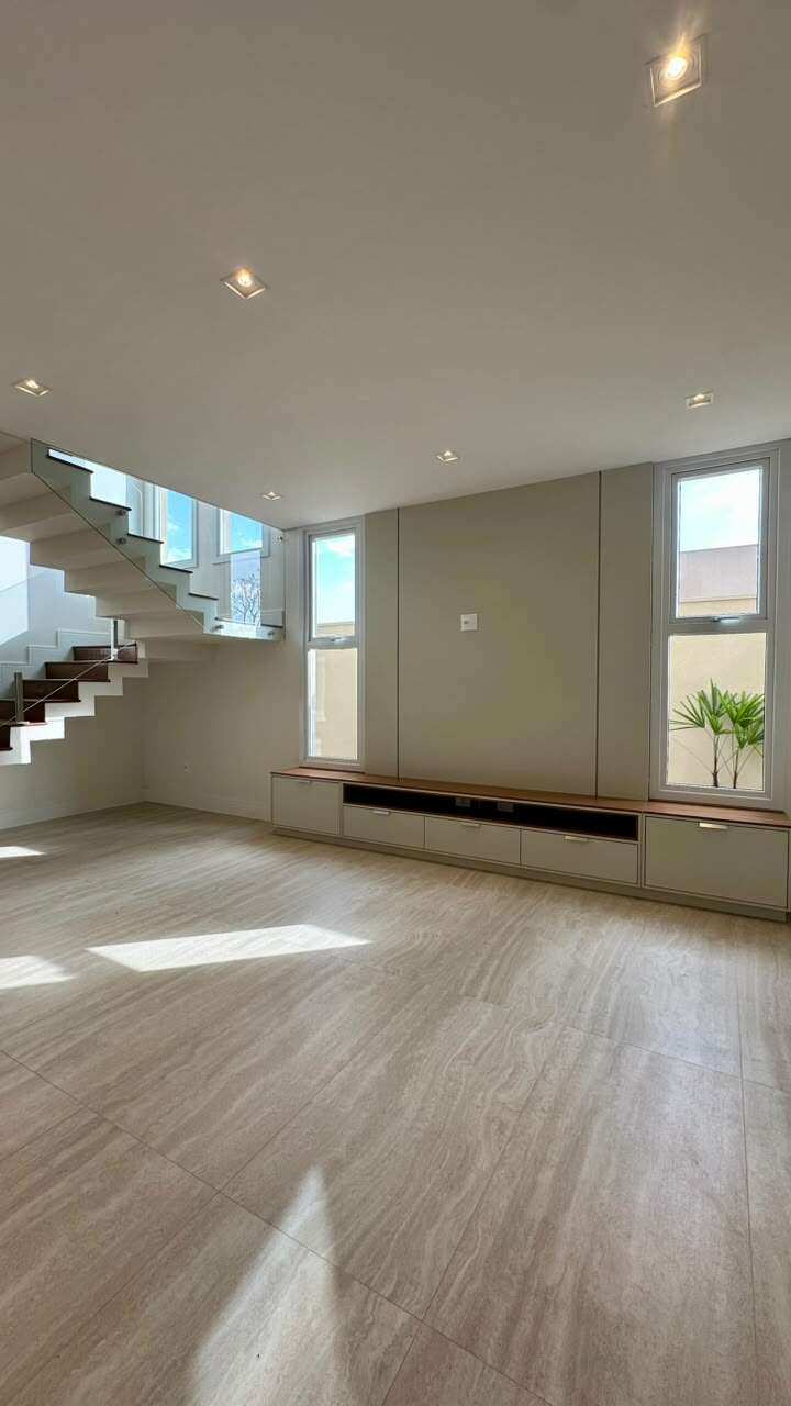 Casa de condomínio à venda com 4 quartos, 320m² - Distrito Industrial,