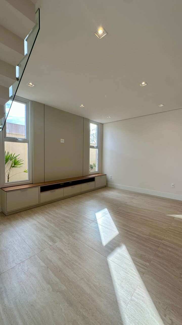 Casa de condomínio à venda com 4 quartos, 320m² - Distrito Industrial,