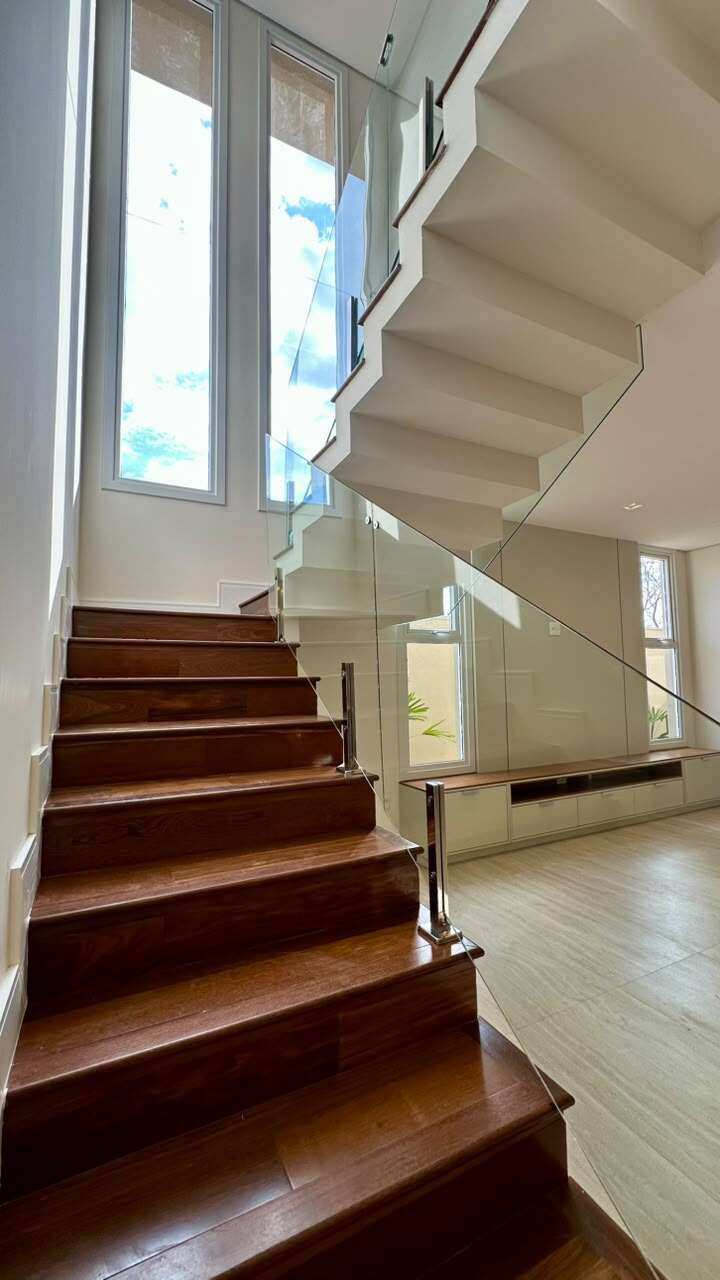  - Casa de condomínio à venda, no Village Santa Georgina, Distrito Industrial, com 4 quartos, 320m²