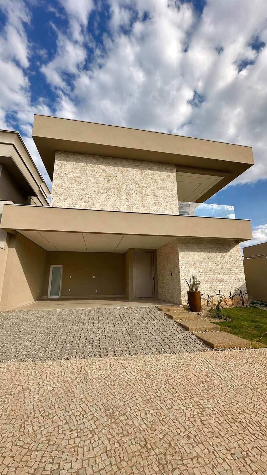 Casa de condomínio à venda com 4 quartos, 320m² - Distrito Industrial,