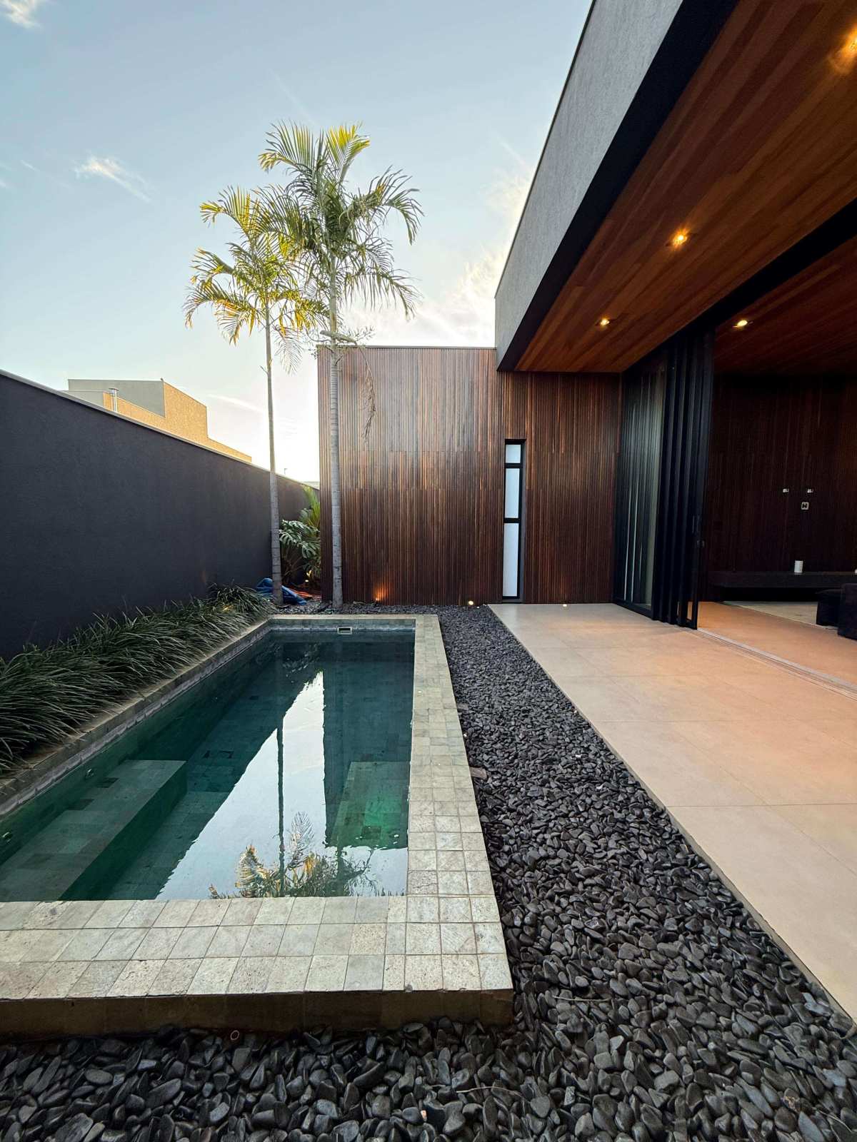 Casa de condomínio à venda com 3 quartos, 204m² - Parque Universitário,