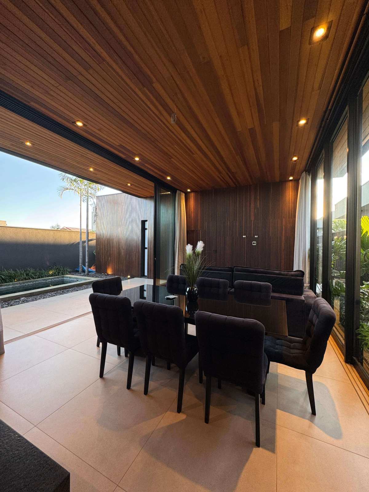 Casa de condomínio à venda com 3 quartos, 204m² - Parque Universitário,