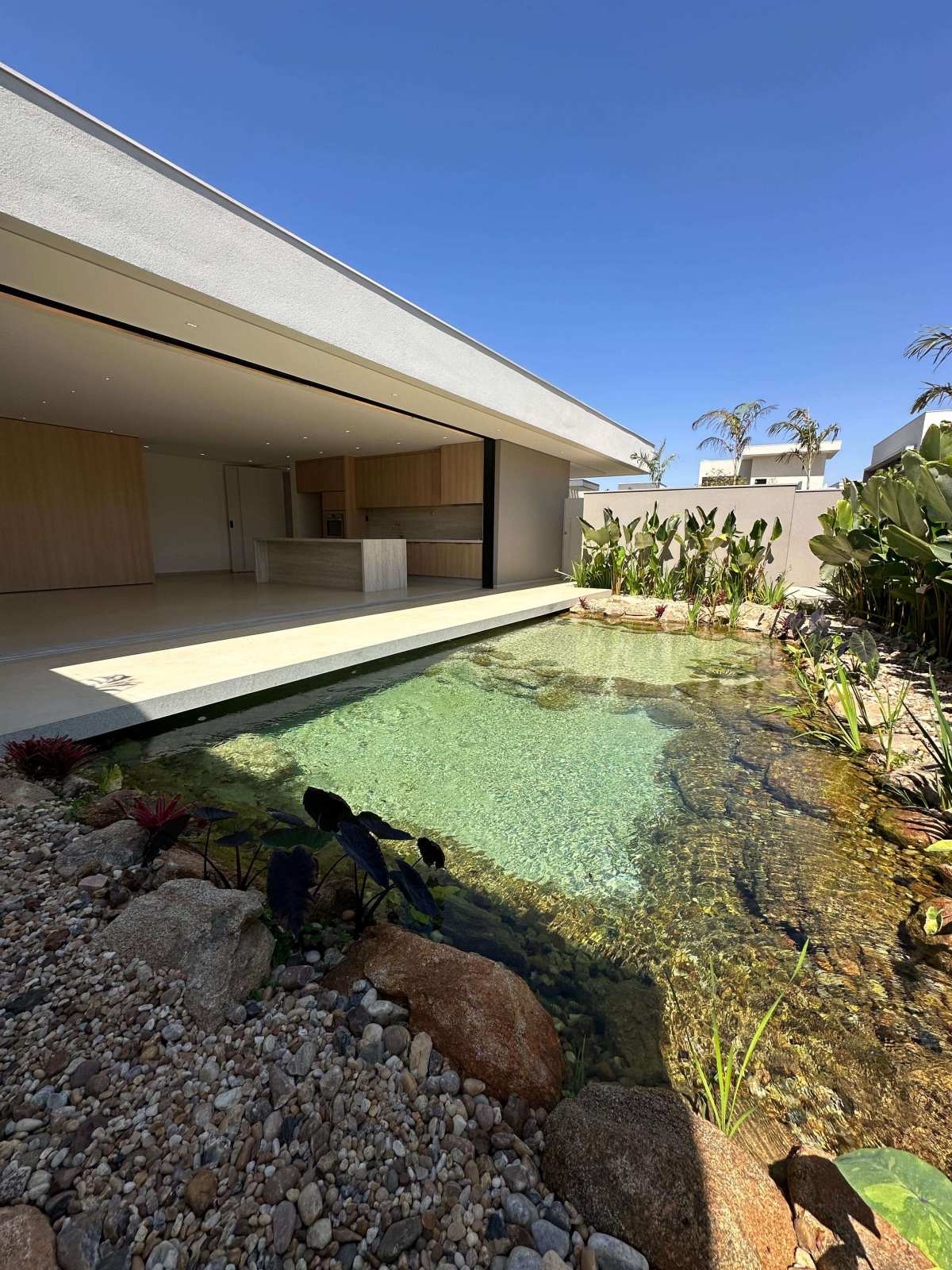 Casa de condomínio à venda com 3 quartos, 220m² - Parque Universitário,