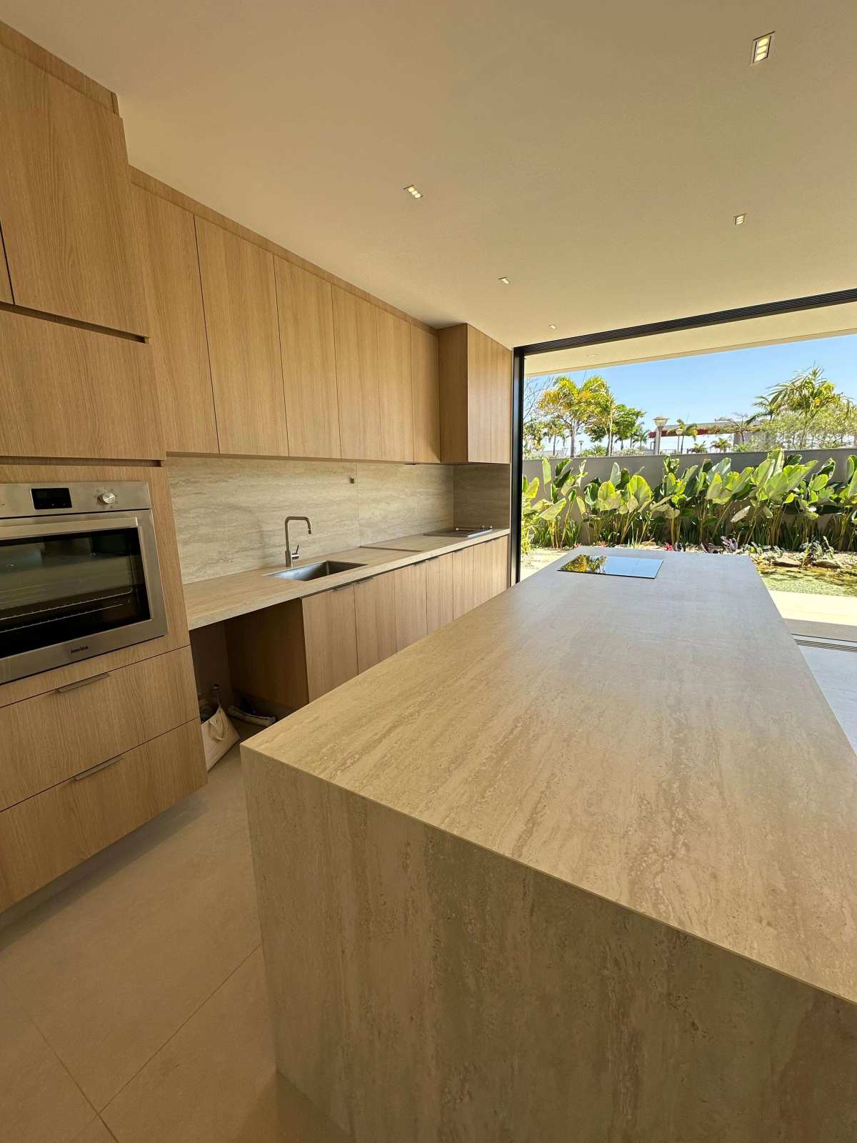 Casa de condomínio à venda com 3 quartos, 220m² - Parque Universitário,