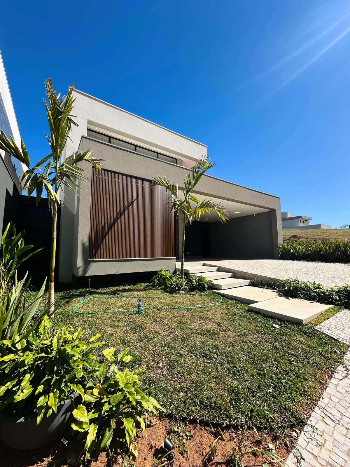 Casa de condomínio à venda com 3 quartos, 215m² - Parque Universitário,