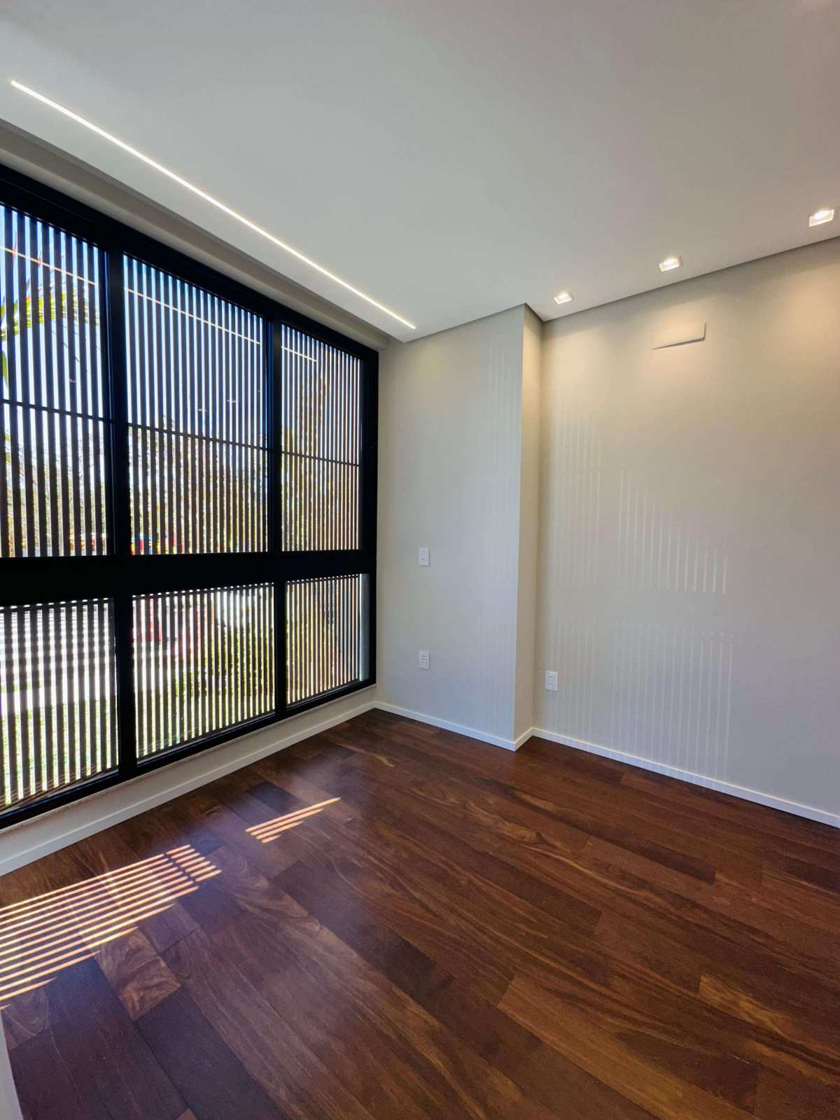 Casa de condomínio à venda com 3 quartos, 215m² - Parque Universitário,