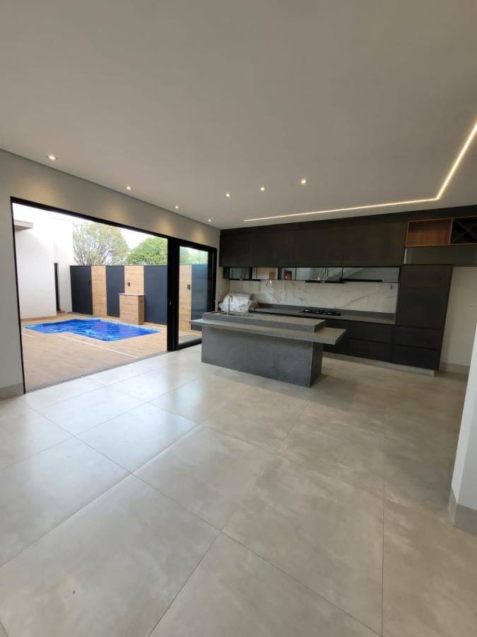 Casa de condomínio à venda com 4 quartos, 256m² - Villa Toscana,